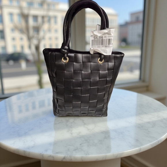 on 34th Handbags - Customer Return On 34th Black Lilianna Woven Bucket Bag  missing crossbody strap